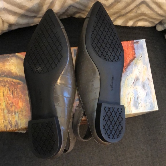 NIB Bella Vita Suede Faux Croc Leather Gray Pointed Toe Slingback Flats 7.5W - Picture 6 of 8